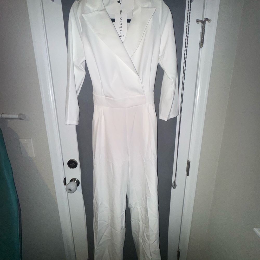 Elegant White Jumpsuit - Picture 4 of 5